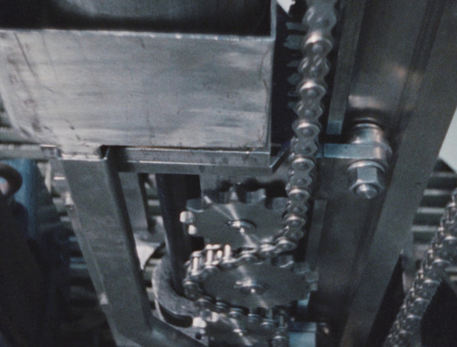 Chain in fuel handling machine